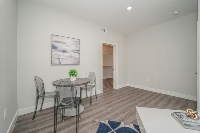 Building Photo - 4532 St Charles Pl