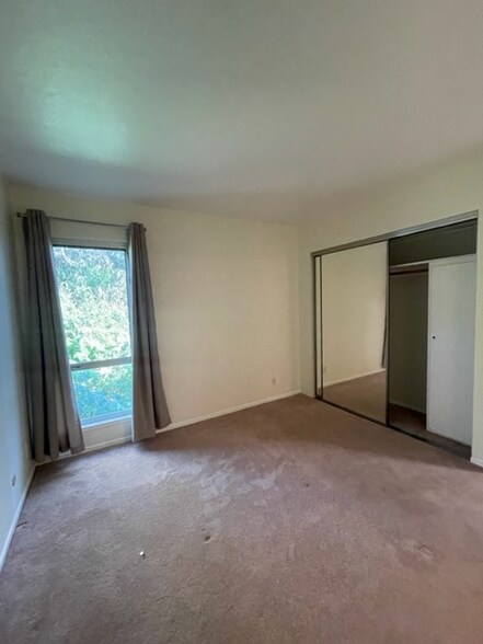 Building Photo - 5412 Claremont Ave