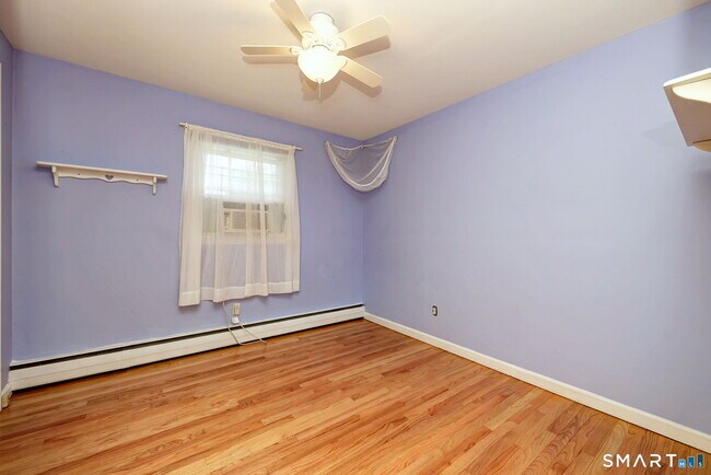 Building Photo - 352 Hitching Post Dr