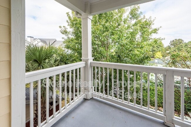 Building Photo - 45 Sycamore Ave