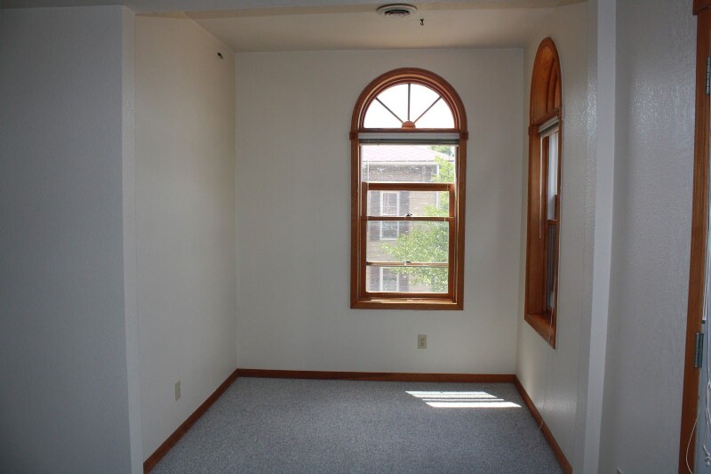 Building Photo - 118 E Ash St