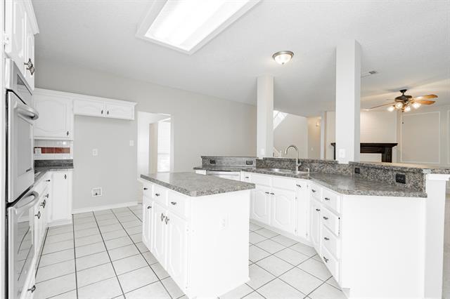 Building Photo - 920 Dogwood Ln