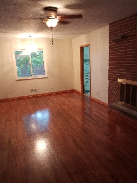Building Photo - 690 Gordon Dr