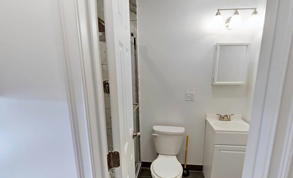 Building Photo - 275 Newbury St