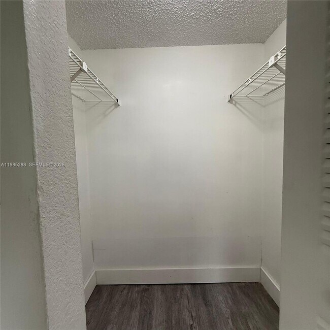 Building Photo - 1125 S Flagler Ave