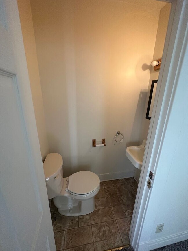 Building Photo - ste614