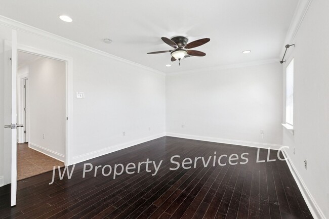 Building Photo - Modern & Spacious 4-Bedroom Home in Gretna