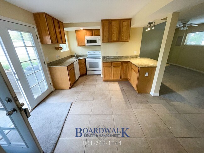 Building Photo - 2827 E Bridgewater Dr