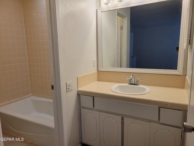 Building Photo - 336 Villa Canto St