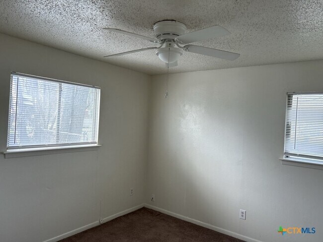 Building Photo - 1811 Janis Dr