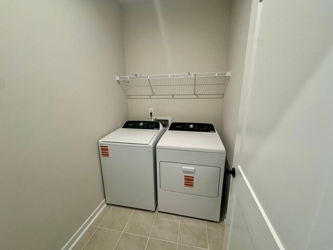 Building Photo - NEW CONSTRUCTION;3BR/2BA Townhome in Griffith Lakes