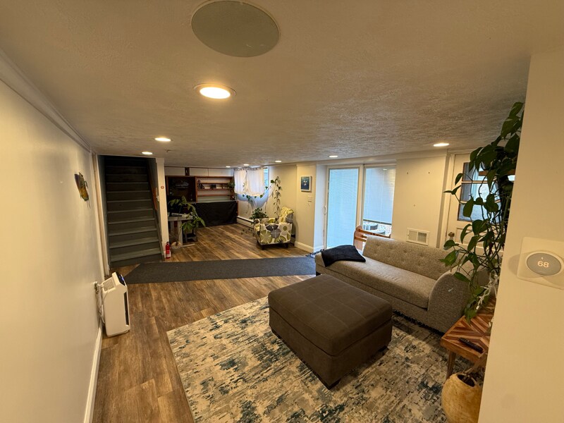 Building Photo - 6076 Smith Rd