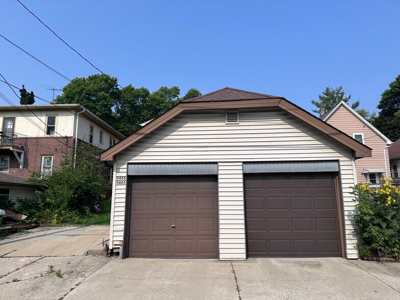 2 car garage and car port next to garage. - 3466 S Delaware Ave