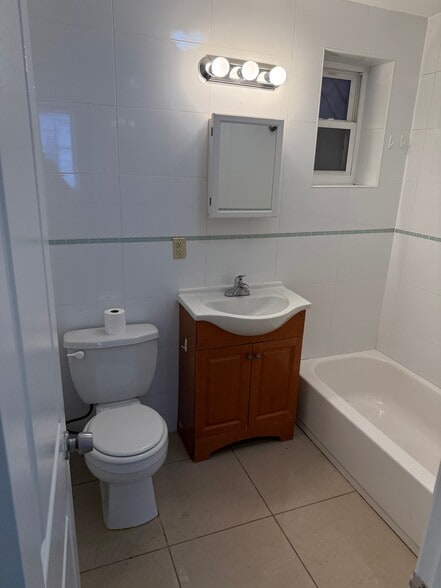 Building Photo - 183 Thorne St