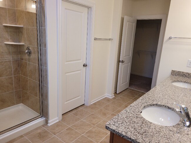 Building Photo - 302 Kephart Way