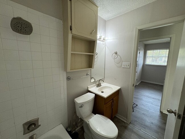 Building Photo - 1402 Hammond Dr