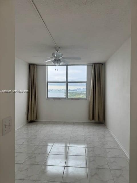 Building Photo - 300 Bayview Dr