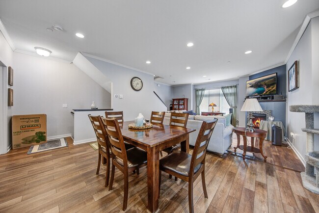 Building Photo - 2163 Rolling Green Ln