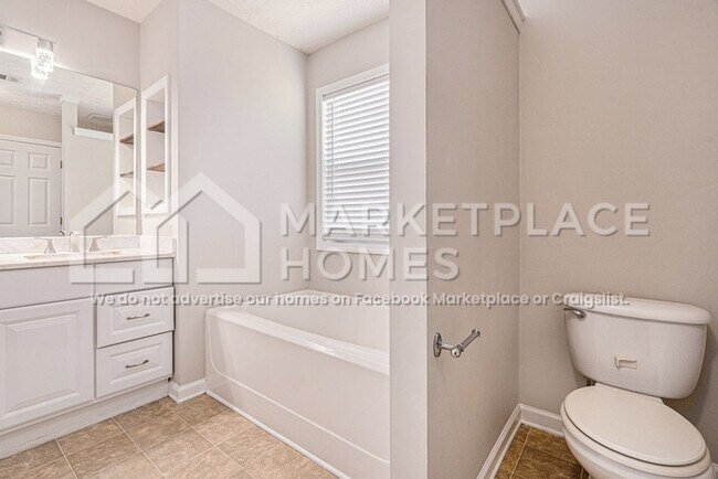 Building Photo - 1576 Thornwick Trace