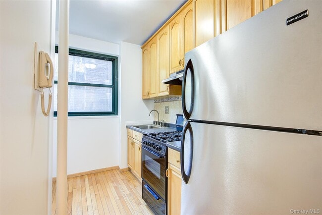 Building Photo - 34-40-40 79th St