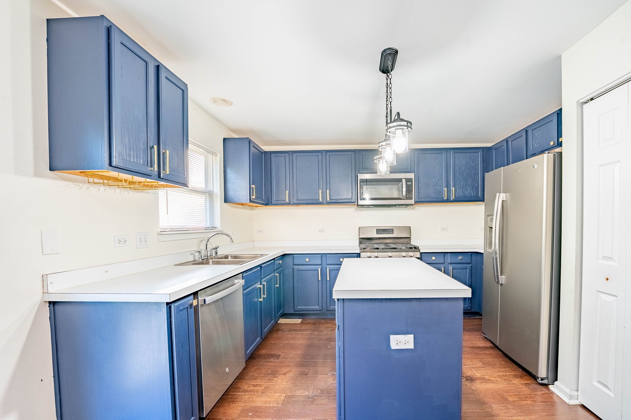 Building Photo - 965 Summerhill Dr