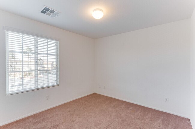 Building Photo - SINGLE HOME 3 BEDROOM 2 BATH