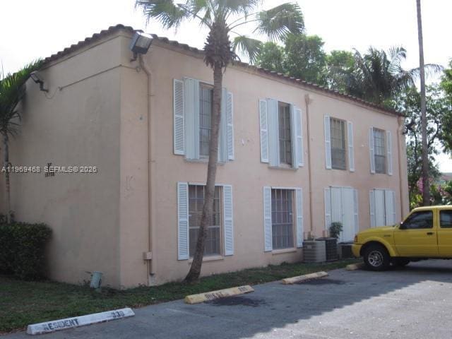 Building Photo - 10738 N Kendall Dr