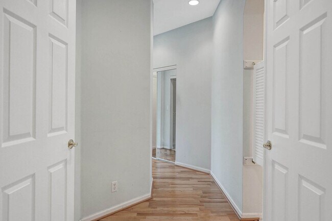 Building Photo - Amazing 4 Bedroom, 3 Bath home plus large 21'x11' loft located in Parkland Isles!