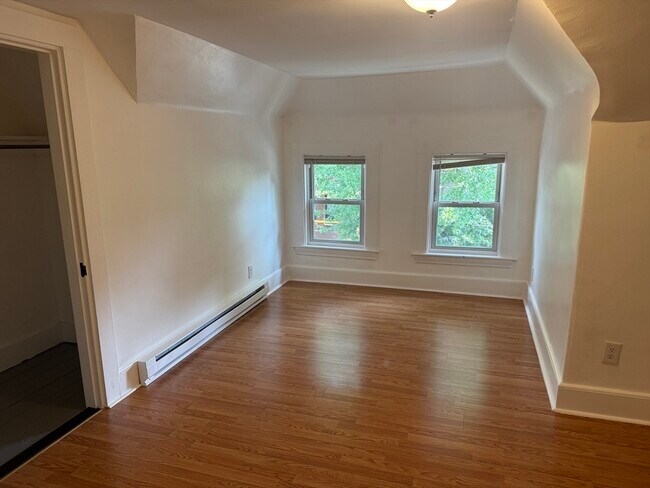 Building Photo - 32 Paul Revere Rd