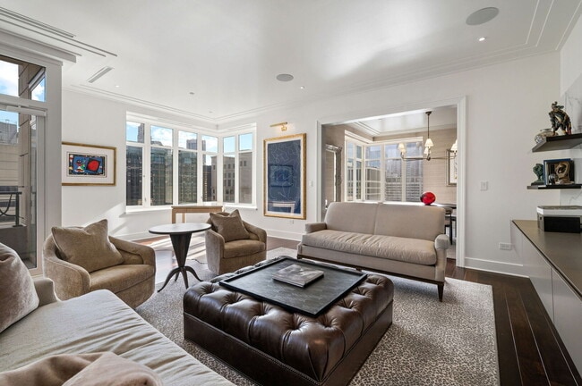 Building Photo - 118 E Erie St