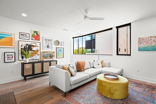 Building Photo - 3406 E 17th St