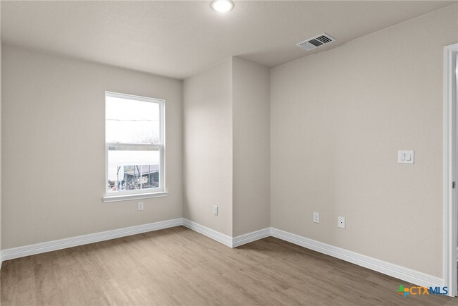 Building Photo - 803 White Meadow Ln