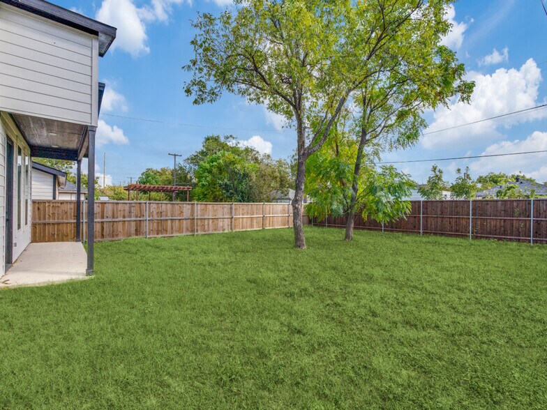 Building Photo - 1322 Strickland St