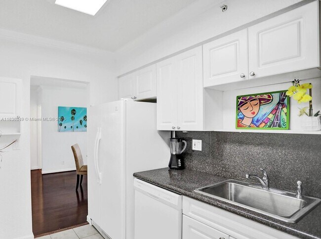 Building Photo - 2501 S Ocean Dr