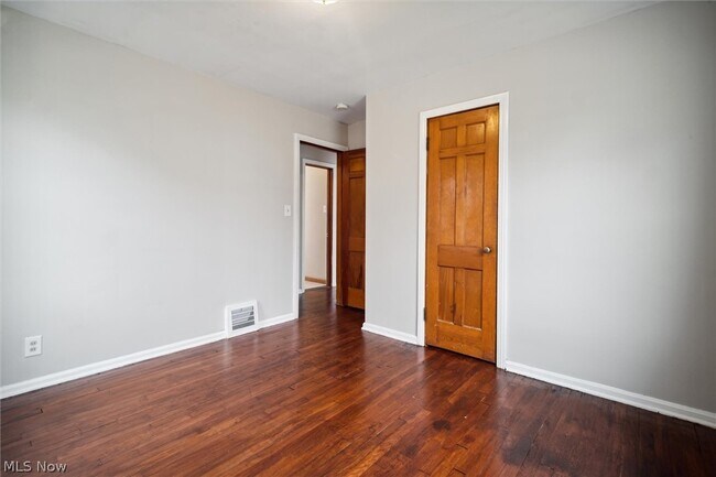 Building Photo - 14416 Krems Ave