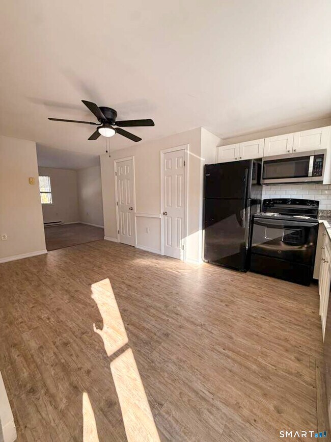 Building Photo - 39 Horton Hill Rd