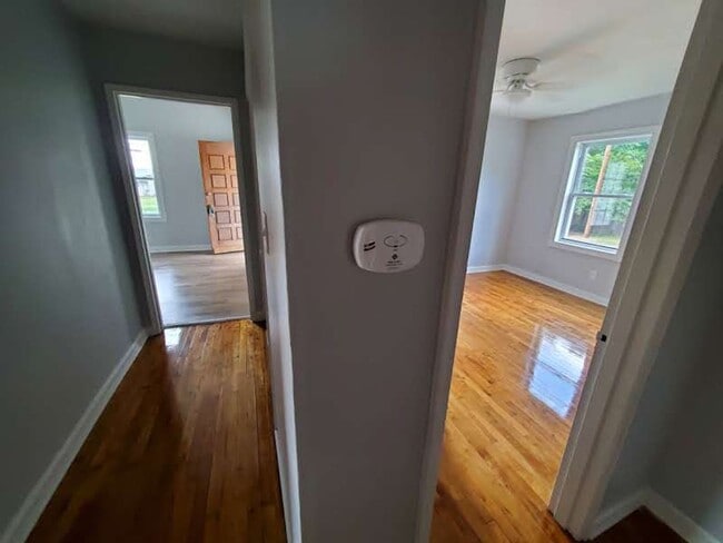 Building Photo - 3 Bedroom 1 Bathroom House