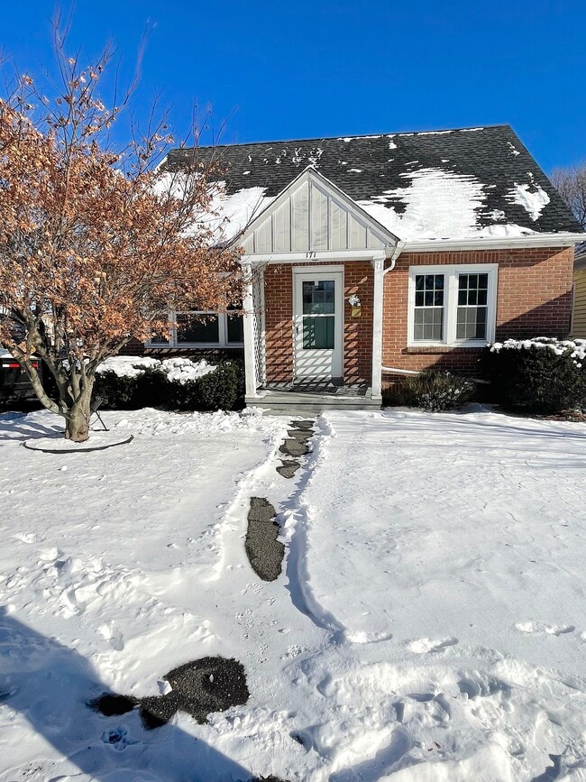 Front - 171 Beechwood Ave