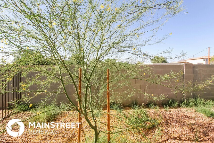 Building Photo - 2000 N 36th St