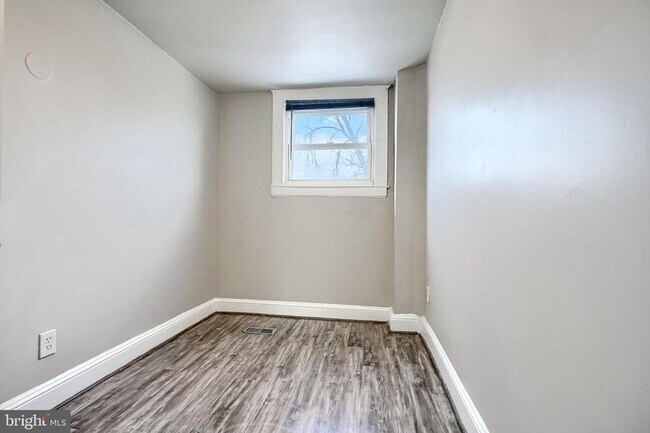 Building Photo - Well-Located 3BR Row Home Close to Johns Hopkins & Bayview