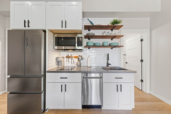 Building Photo - CALL FOR SPECIAL!!!Open for FALL and Winte...