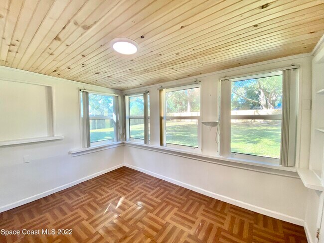 Building Photo - 57 NW Shannon Ave