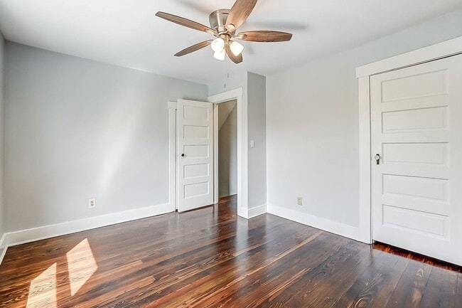 Building Photo - Two Bedroom in Dayton!