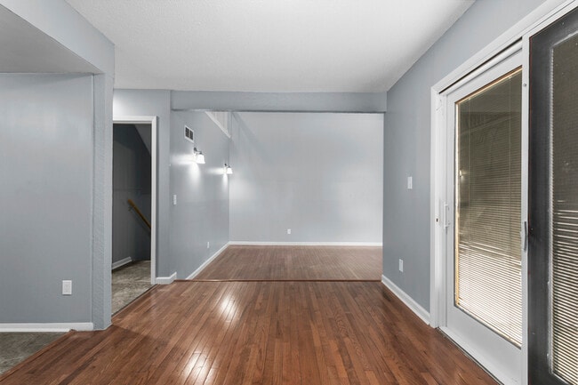 Building Photo - 561 NW Valleybrook Rd