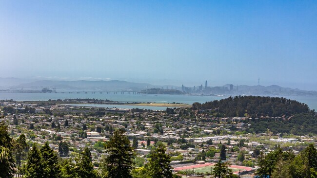 Building Photo - 35 Franciscan Way