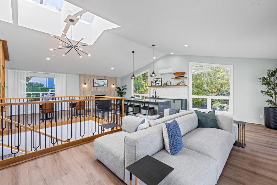 Primary Photo - 2000 Lake Washington Apartments