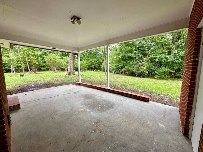 Building Photo - Rural Setting