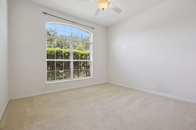 Building Photo - Spacious 3-Bedroom Gem with 2 Baths and 2238 Sq Ft of Comfort in Clermont!