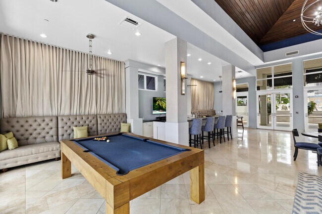 Building Photo - 255 Evernia St