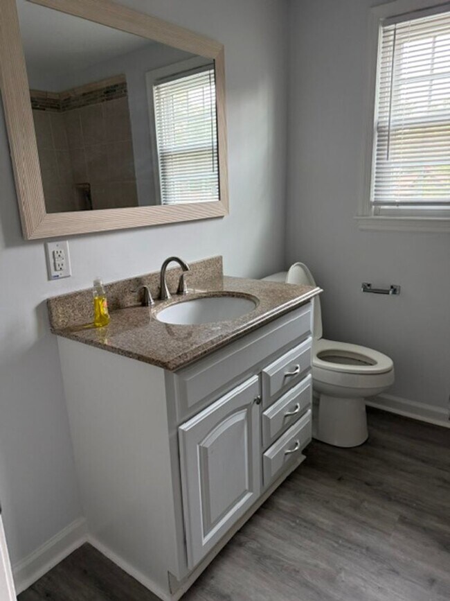 Building Photo - 302 Cottonwood Ln